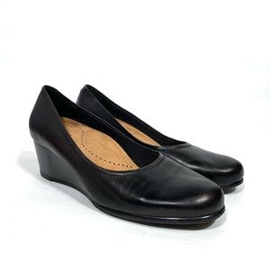 Trotters Winnie Black Size 8.5 Leather Wedges